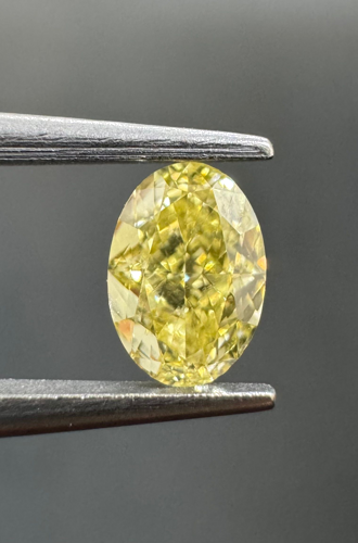 0.51 carat Fancy Intense Yellow-VVS1 Natūralus Oval Deimantas (1)