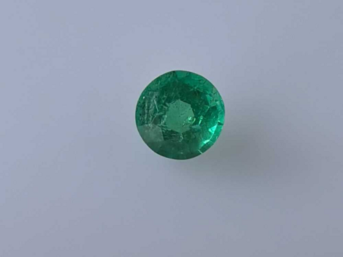 0.65 carat GREEN Round Smaragdas (1)