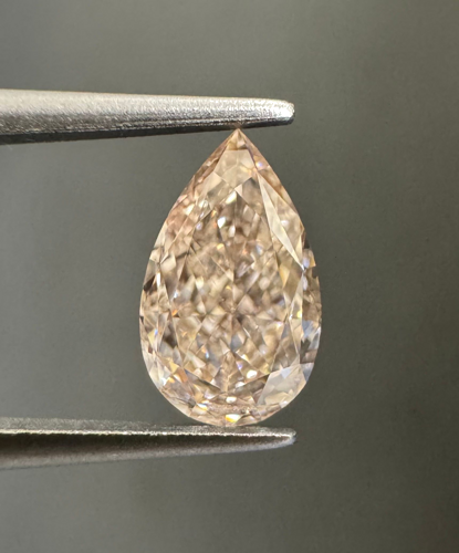 0.65 carat Fancy Light Pinkish Brown-IF Natūralus Pear Deimantas (1)