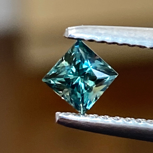 0.56 carat GREEN Princess Safyras (1)