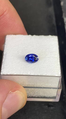 0.63 carat BLUE Oval Safyras (1)