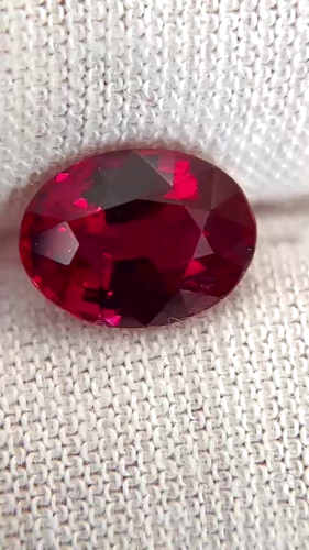 2.13 carat RED Oval Rubinas (1)