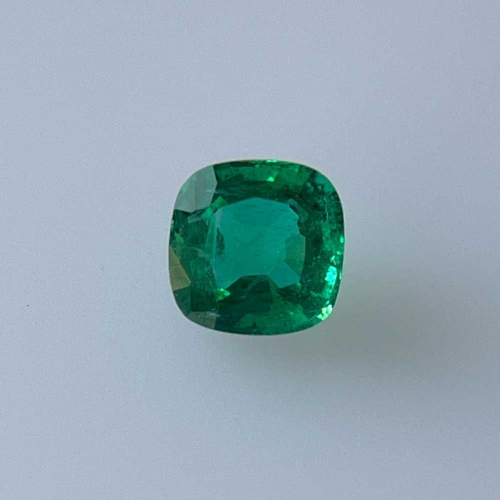 0.57 carat GREEN Cushion Smaragdas (1)