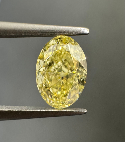 0.6 carat Fancy Light Yellow-VS1 Natūralus Oval Deimantas (1)