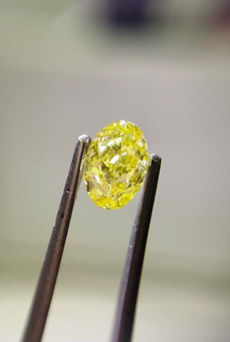 0.51 carat Fancy Intense Yellow-SI1 Natūralus Oval Deimantas (1)