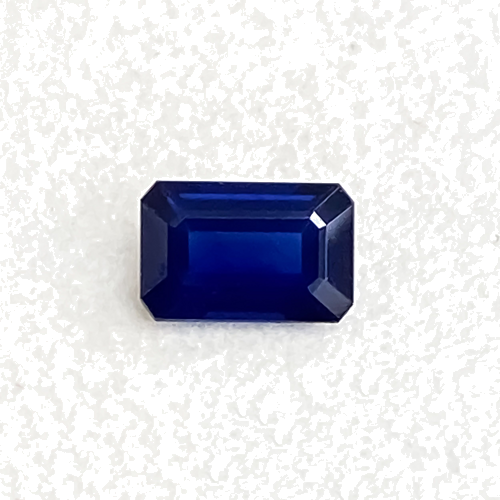 0.64 carat BLUE Emerald Safyras (1)