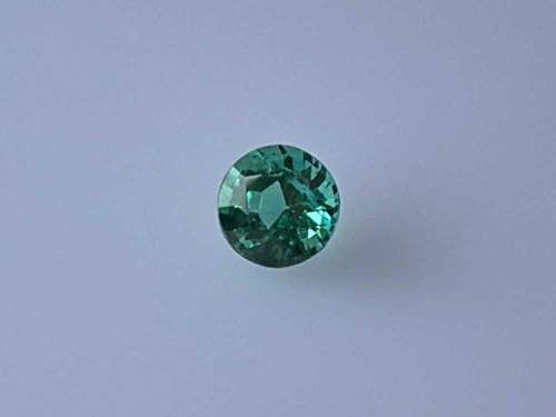 0.65 carat GREEN Round Smaragdas (1)