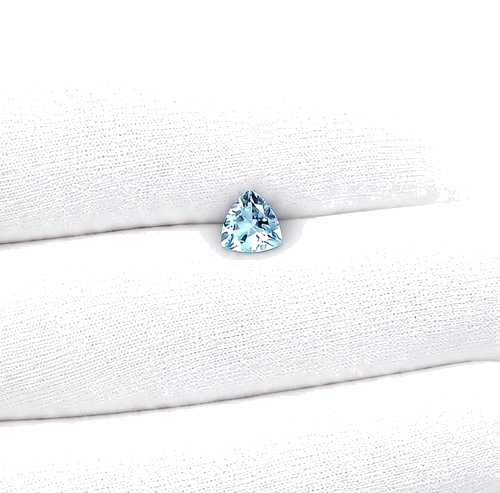 0.69 carat BLUE Trilliant Aquamarine (1)