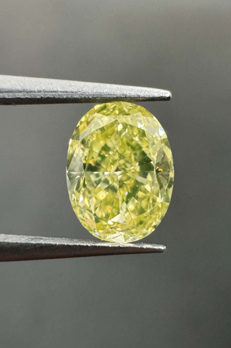 0.59 carat Fancy Intense Yellow-SI1 Natūralus Oval Deimantas (1)