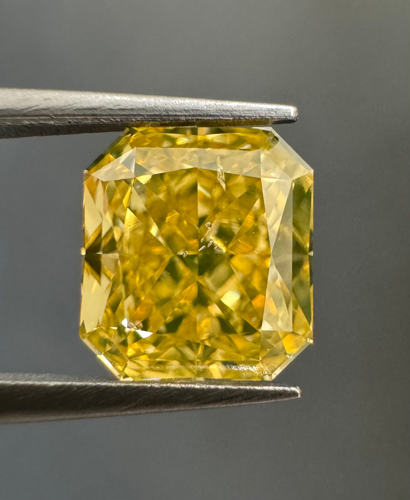 1.17 carat Fancy Intense Yellow-SI2 Natūralus Radiant Deimantas (1)