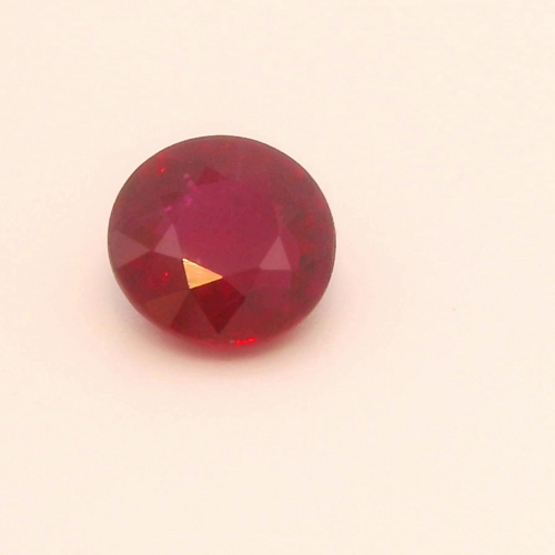0.61 carat RED Round Rubinas (1)