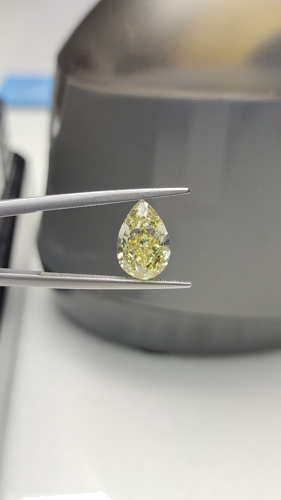 3.0 carat Fancy  Yellow-VS1 Natūralus Pear Deimantas (1)