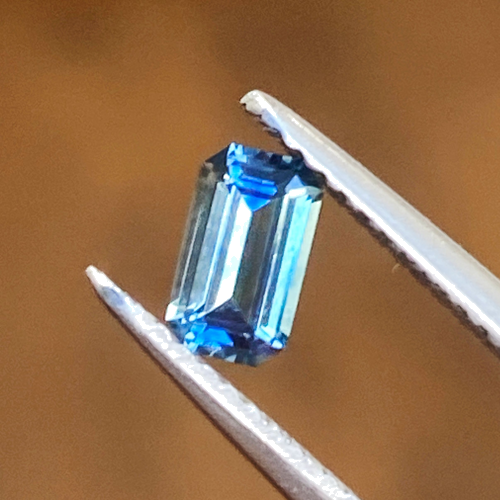 0.47 carat GREEN Emerald Safyras (1)