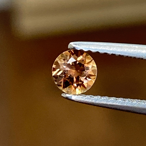 0.46 carat ORANGE Round Safyras (1)