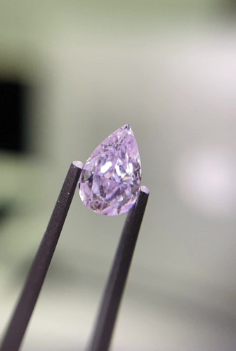 0.37 carat Fancy Light Purplish Pink-SI1 Natūralus Pear Deimantas (1)