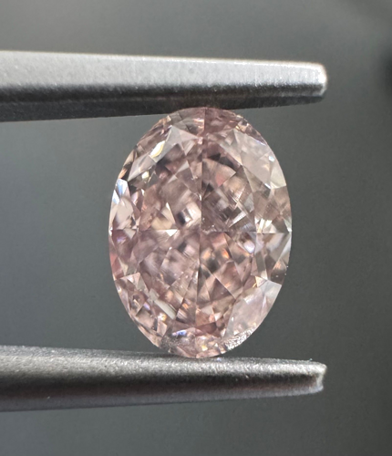 0.51 carat Fancy Orangey Pink-VS2 Natūralus Oval Deimantas (1)