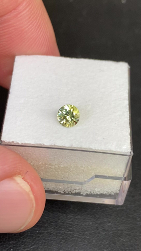 0.39 carat YELLOW Round Safyras (1)