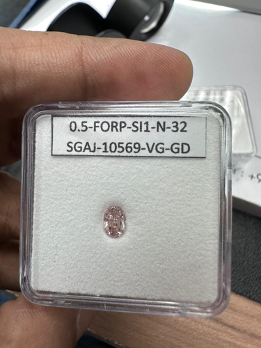 0.5 carat Fancy Orangey Pink-SI1 Natūralus Oval Deimantas (1)
