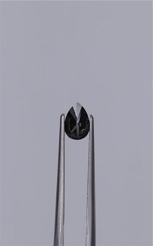 0.59 carat Fancy Black-VVS2 Natūralus Pear Deimantas (1)