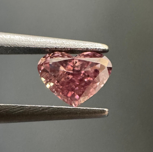 0.2 carat Fancy Intense Pink-SI2 Natūralus Heart Deimantas (1)