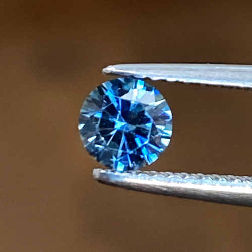 0.6 carat BLUE Round Safyras (1)