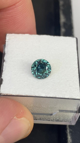 1.6 carat GREEN Round Safyras (1)