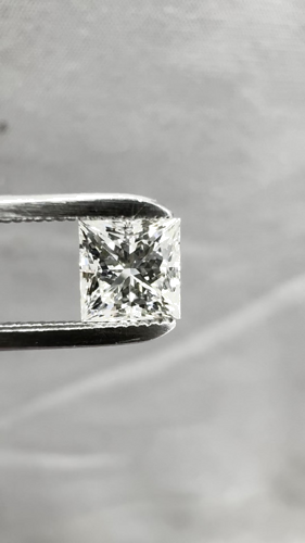 0.68 carat J-VVS2 Natūralus Princess Deimantas (1)