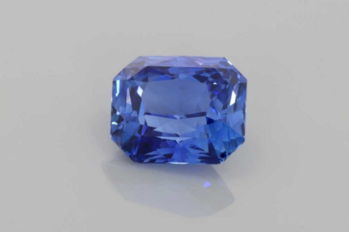 8.52 carat BLUE Emerald Safyras (1)