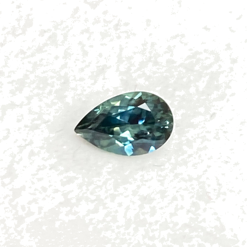 0.59 carat GREEN Pear Safyras (1)