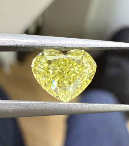 2.01 carat Fancy Yellow-VS1 Natūralus Heart Deimantas (1)