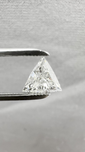 0.5 carat I-SI2 Natūralus Triangular Deimantas (1)