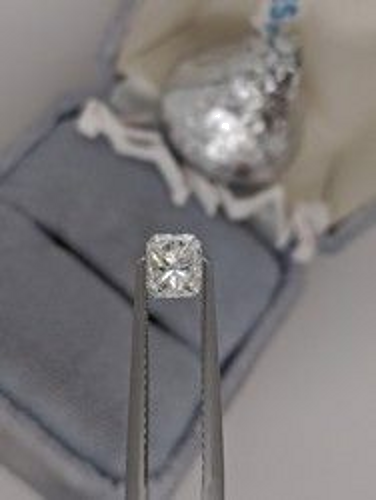 0.58 carat E-VS1 Natūralus Radiant Deimantas (1)