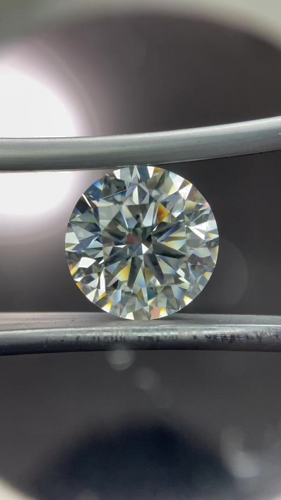 5.02 carat H-SI1 Excellent cut Natūralus Round Deimantas (1)