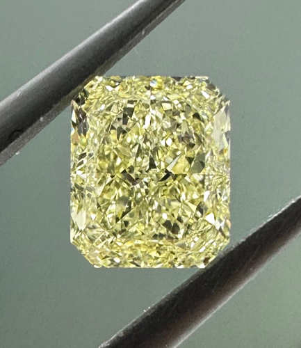 1.7 carat Fancy Light Yellow-VVS2 Natūralus Radiant Deimantas (1)