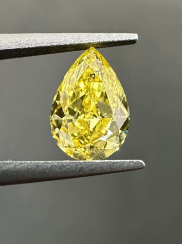 0.5 carat Fancy Vivid Yellow-SI2 Natūralus Pear Deimantas (1)