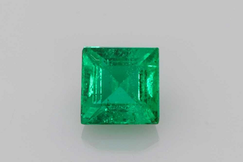 0.38 carat GREEN Square Smaragdas (1)