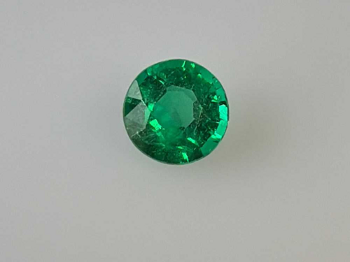 0.64 carat GREEN Round Smaragdas (1)