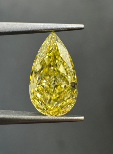 2.05 carat Fancy Intense Yellow-VS1 Natūralus Pear Deimantas (1)