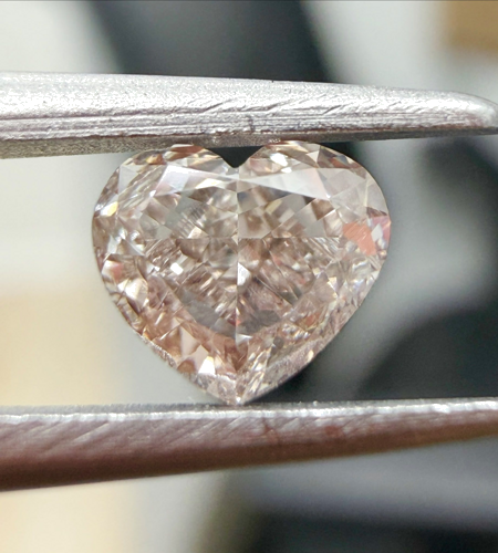 0.52 carat Fancy Pinkish Brown-VS2 Natūralus Heart Deimantas (1)