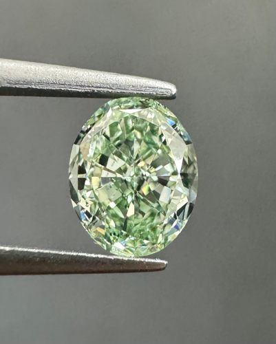 0.53 carat Fancy Intense Green-SI1 Natūralus Oval Deimantas (1)