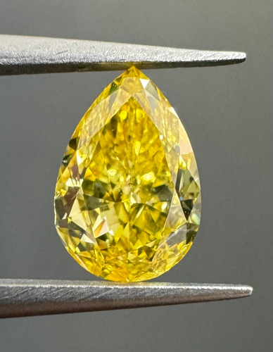 0.81 carat Fancy Vivid Yellow-SI2 Natūralus Pear Deimantas (1)
