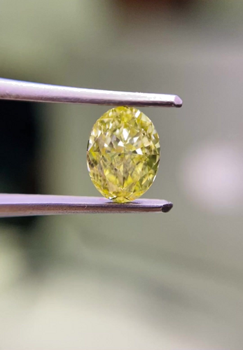 0.61 carat Fancy Intense  Yellow-SI1 Natūralus Oval Deimantas (1)