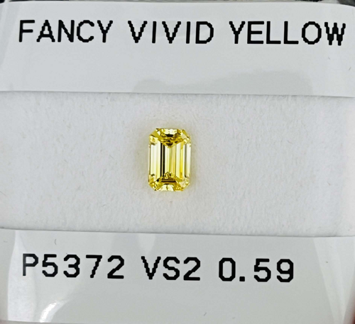 0.59 carat Fancy Vivid Yellow-VS2 Natūralus Emerald Deimantas (1)