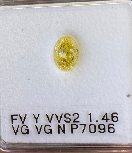 1.46 carat Fancy Vivid Yellow-VVS2 Natūralus Oval Deimantas (1)