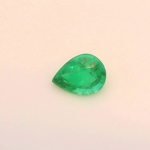0.24 carat GREEN Pear Smaragdas (1)