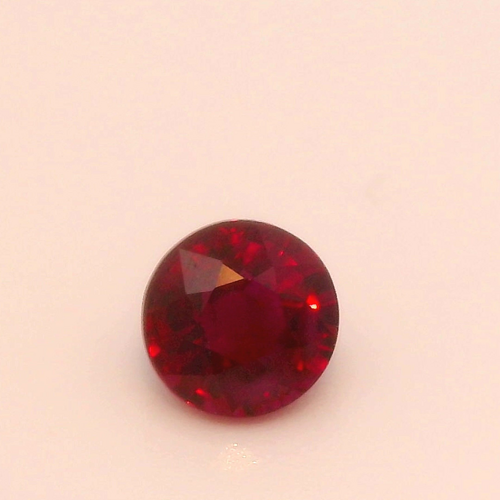 0.6 carat RED Round Rubinas (1)