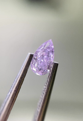 0.25 carat Fancy Pinkish Purple-SI2 Natūralus Pear Deimantas (1)