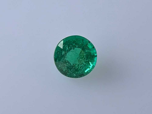 0.57 carat GREEN Round Smaragdas (1)