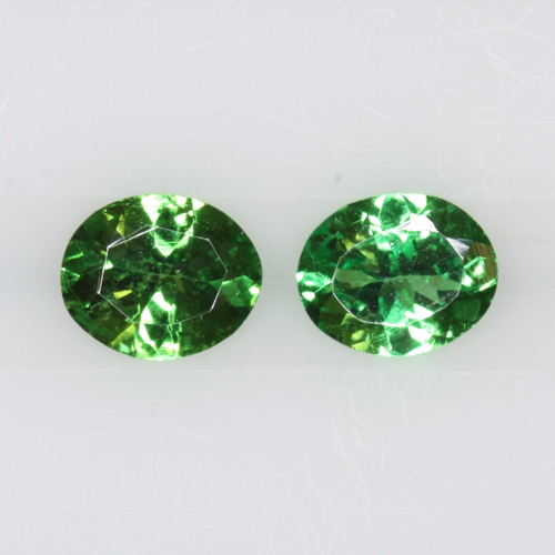 0.69 carat GREEN Oval Garnet (1)
