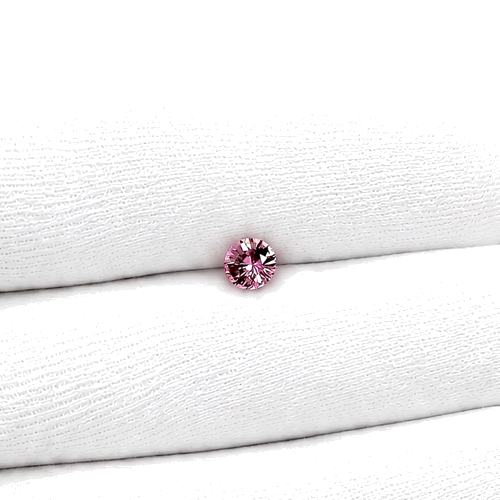 0.68 carat PINK Round Safyras (1)